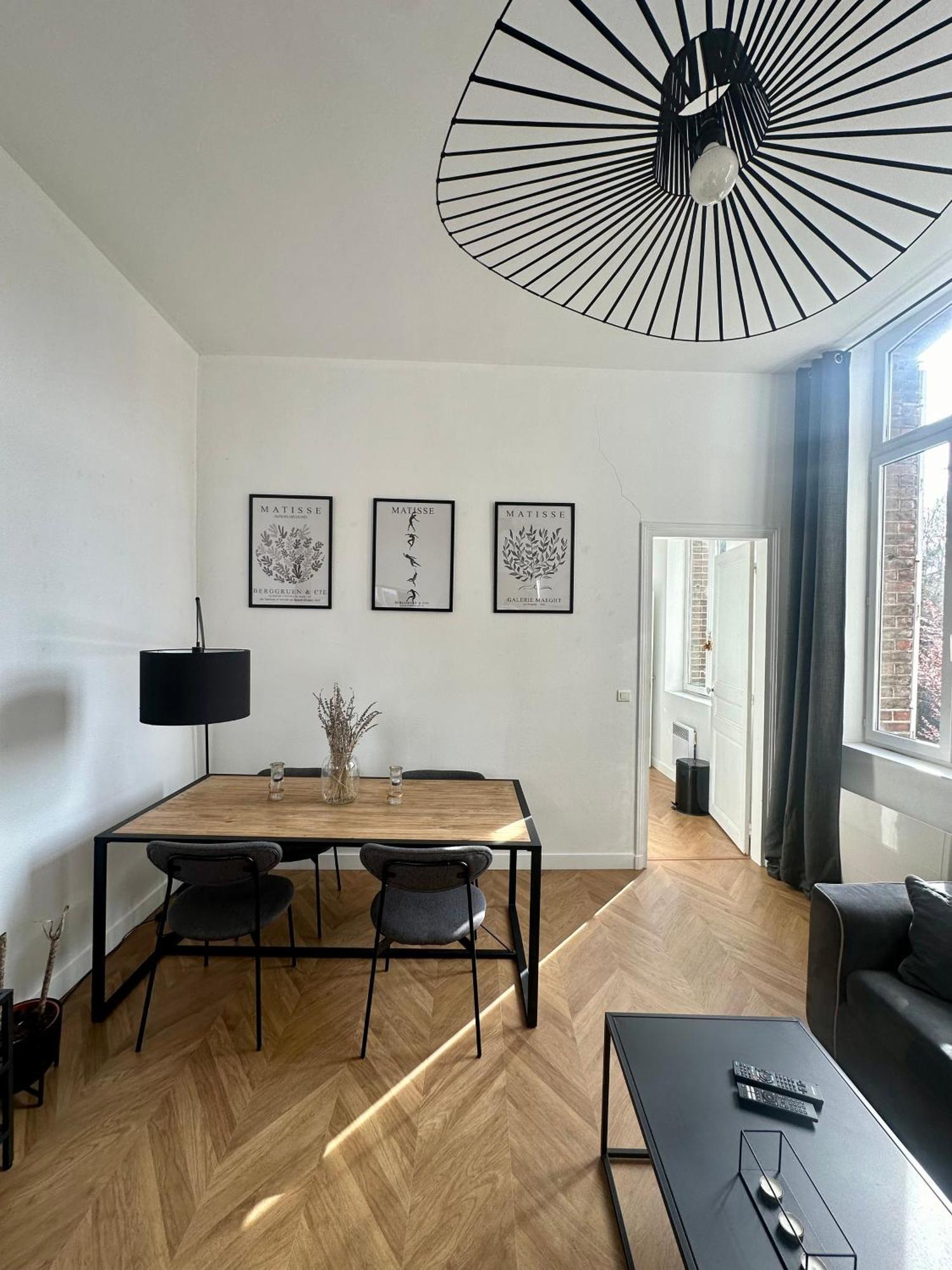 אמיינס Spacieux Appt Haussmannien Parking Prive מראה חיצוני תמונה