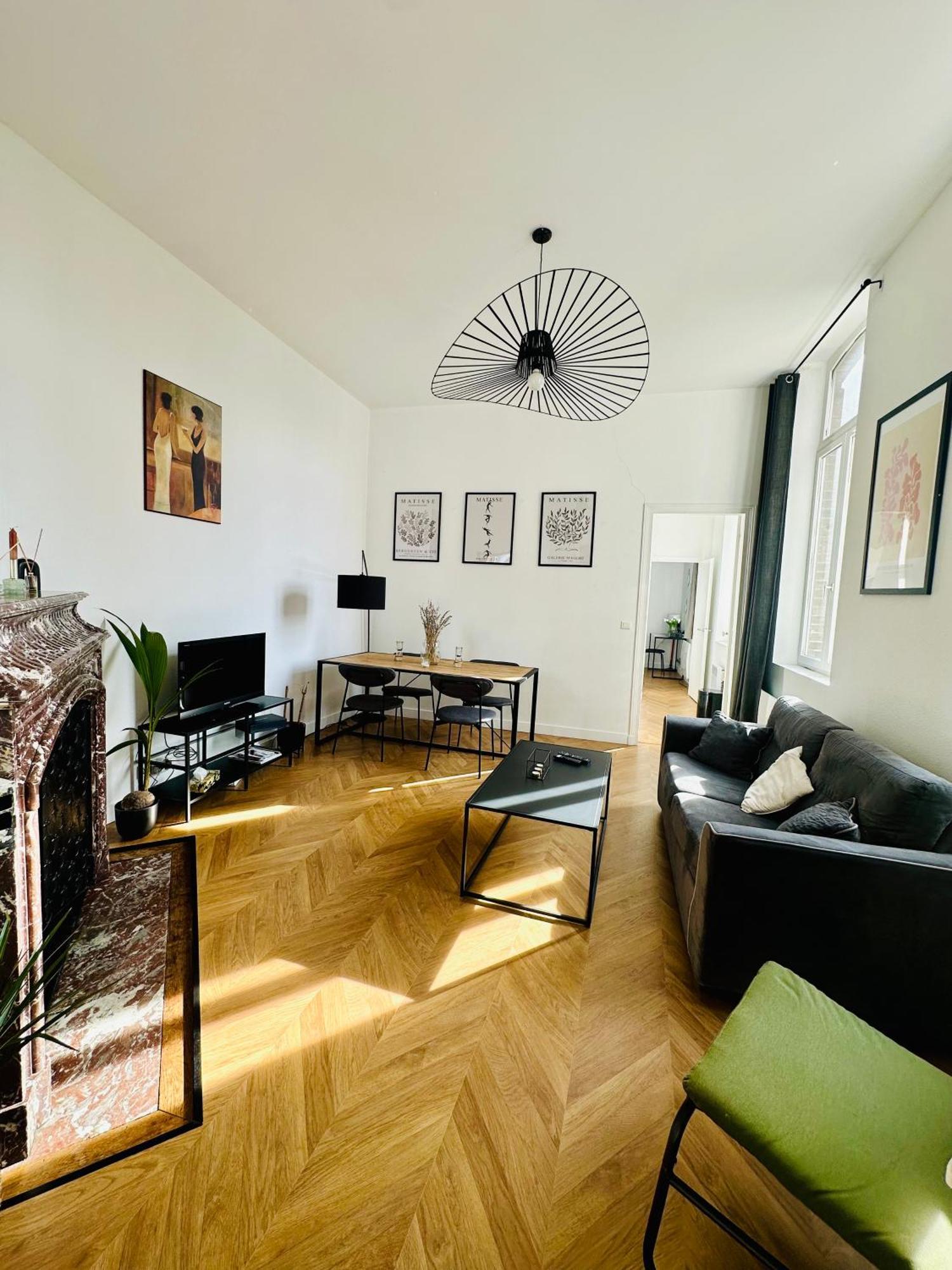 אמיינס Spacieux Appt Haussmannien Parking Prive מראה חיצוני תמונה