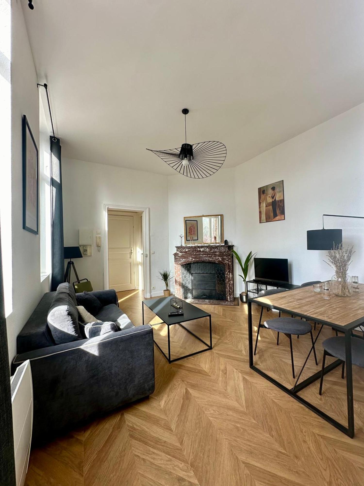 אמיינס Spacieux Appt Haussmannien Parking Prive מראה חיצוני תמונה