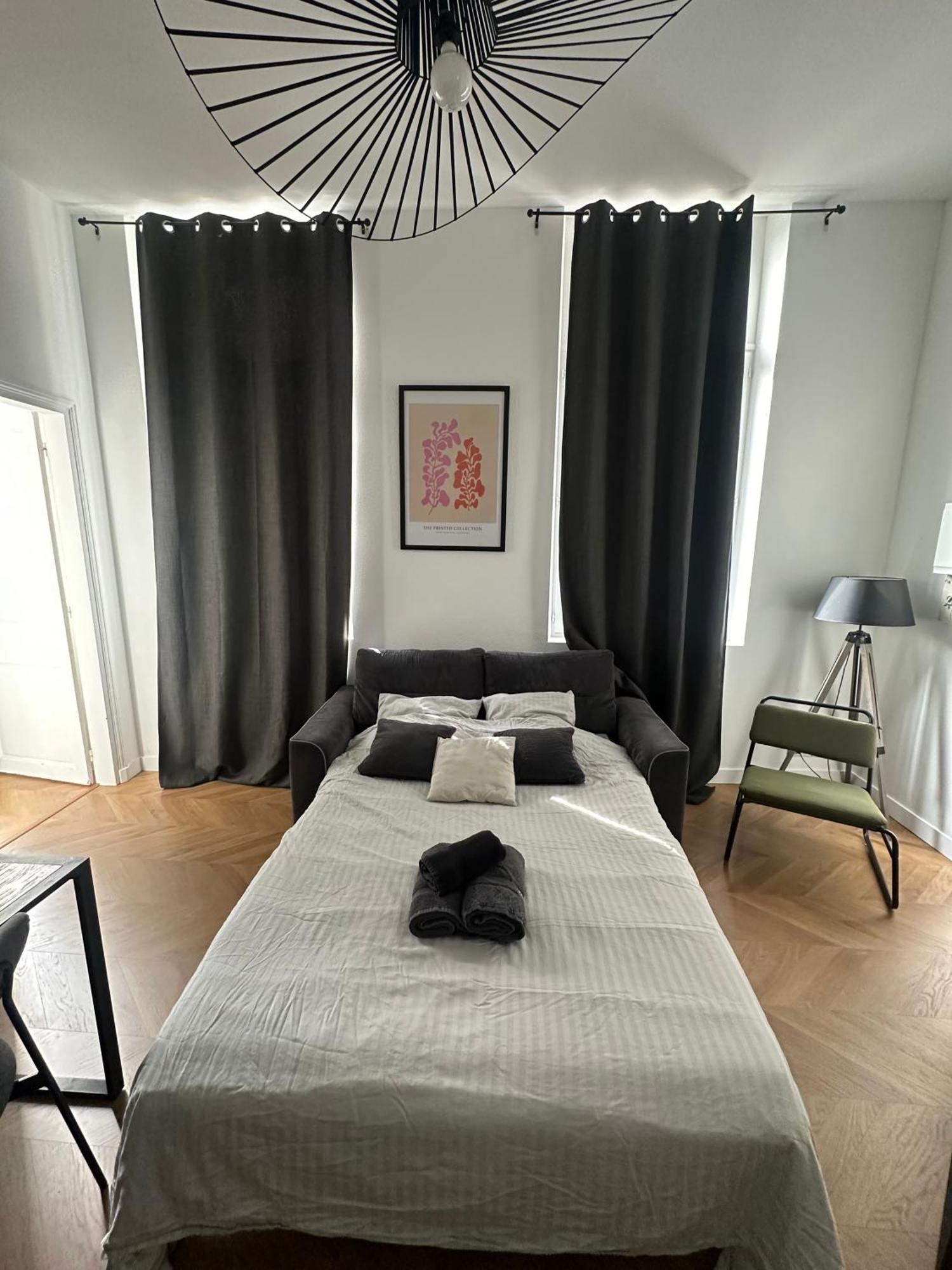 אמיינס Spacieux Appt Haussmannien Parking Prive מראה חיצוני תמונה