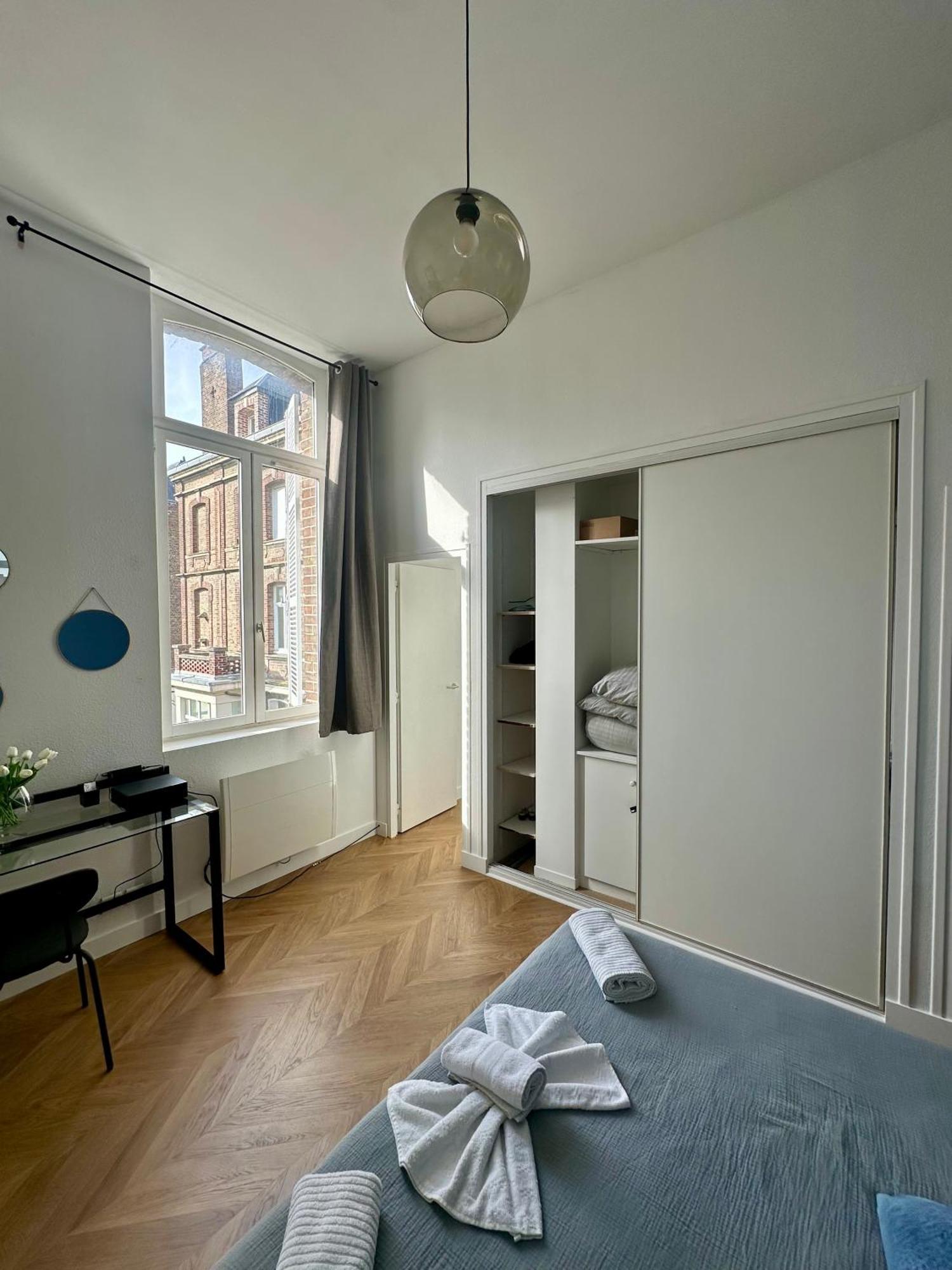 אמיינס Spacieux Appt Haussmannien Parking Prive מראה חיצוני תמונה